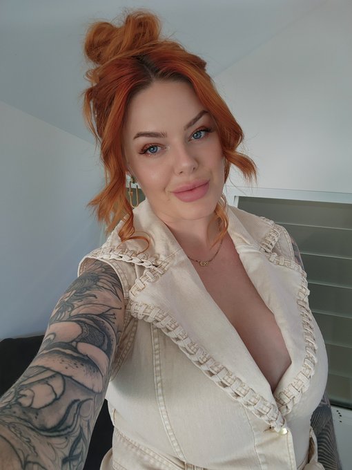 Friends bday lunch yesterday 🥂 https://t.co/fdQh6cecKJ