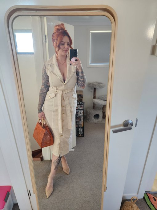 Friends bday lunch yesterday 🥂 https://t.co/fdQh6cecKJ