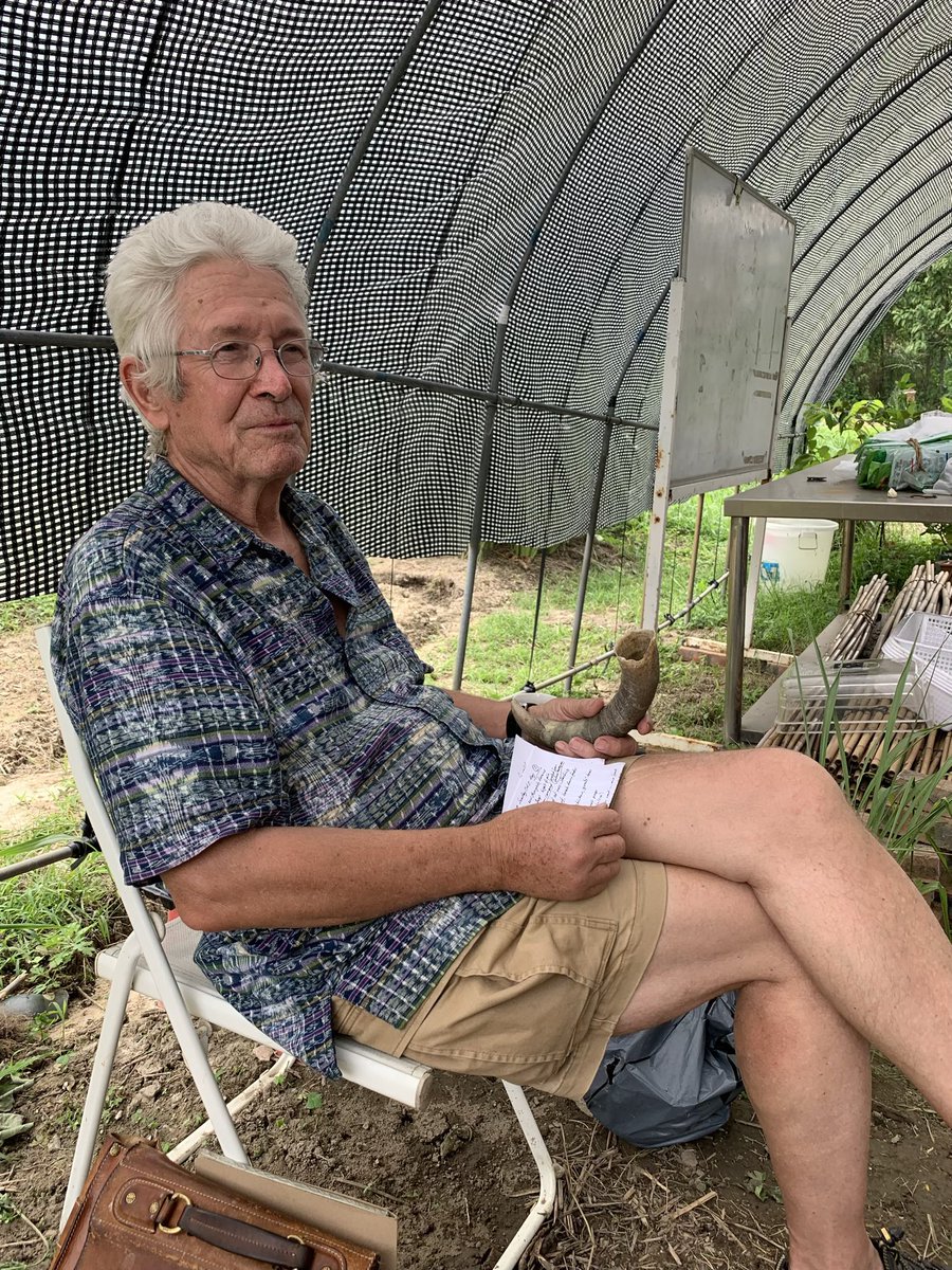 BrightBirdBio's tweet image. Horn Manure

之前因為農夫個人問題，上年十月份的工作坊的資料，一直未有時間處理和分享，而這些照片是當時在工作坊製作牛角牛糞配方 Horn Manure Preparation (500)。

Biodynamic 有個比較獨特的地方是會使用配方 preparations ，但沒有深入認識 biodynamic 的人會很容…

brightbirdbio.com/?p=3423