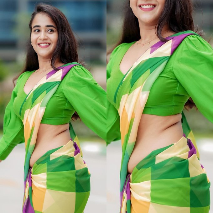 GHt9Wc6XAAEHF7M?format=jpg&name=small