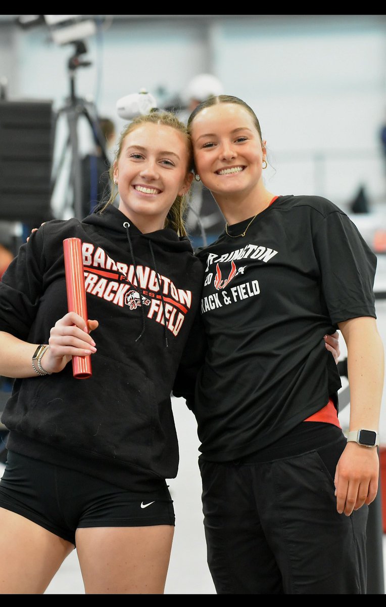 The 4x200 relay went fast today taking 2nd at Lakes with Swanson, Slatter, Goluba, Stennett <a href="/BHS220Athletics/">BarringtonAthletics</a> @MileSplitIL <a href="/ILXCTF/">Illinois HS XC/TF</a> #FastFillies let’s go!