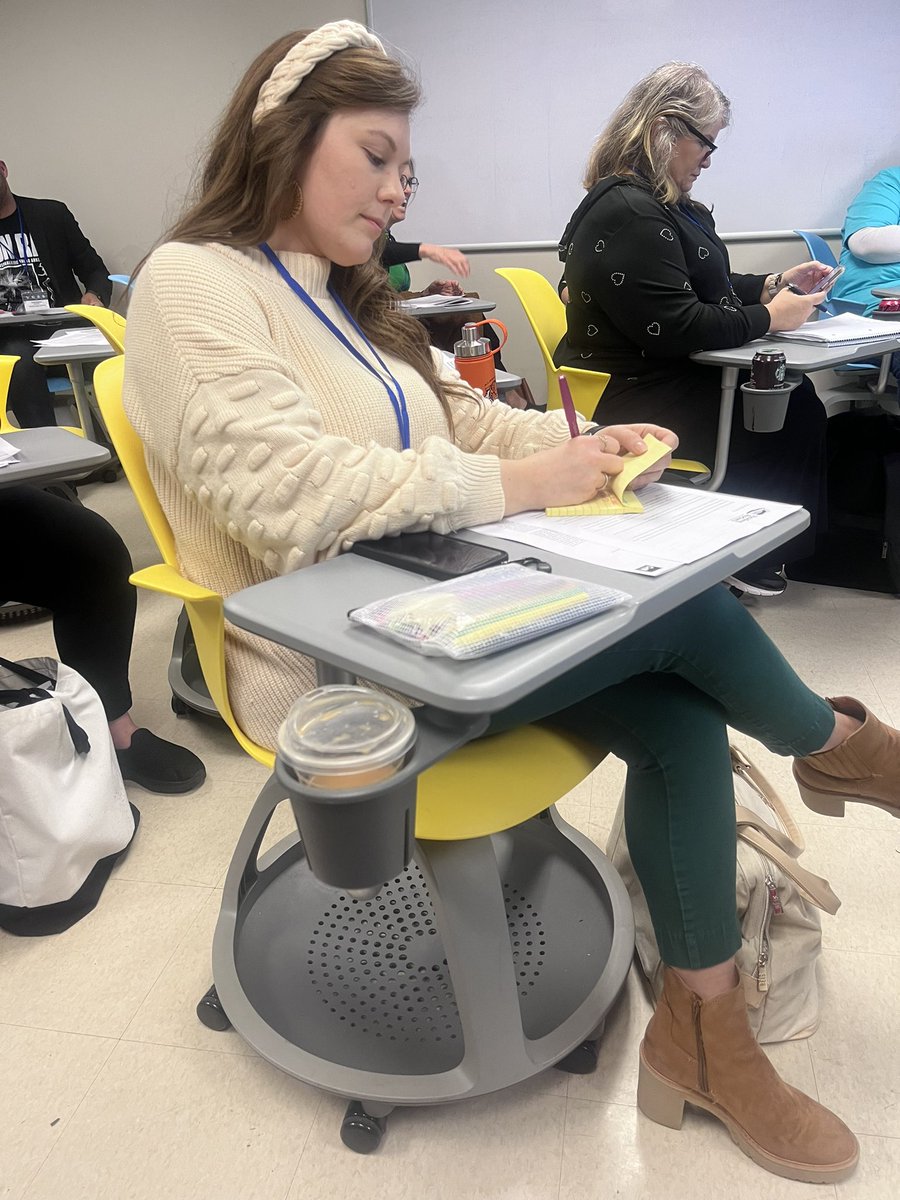 MsCuddatCougar's tweet photo. Day 1 and 2 of Ms. Cudd and Ms. K @Ms_Ks_Corner at the VCSS Conference in Farmville! #vcss #alwayslearning @MiniCougars https://t.co/DQNha8Yig7