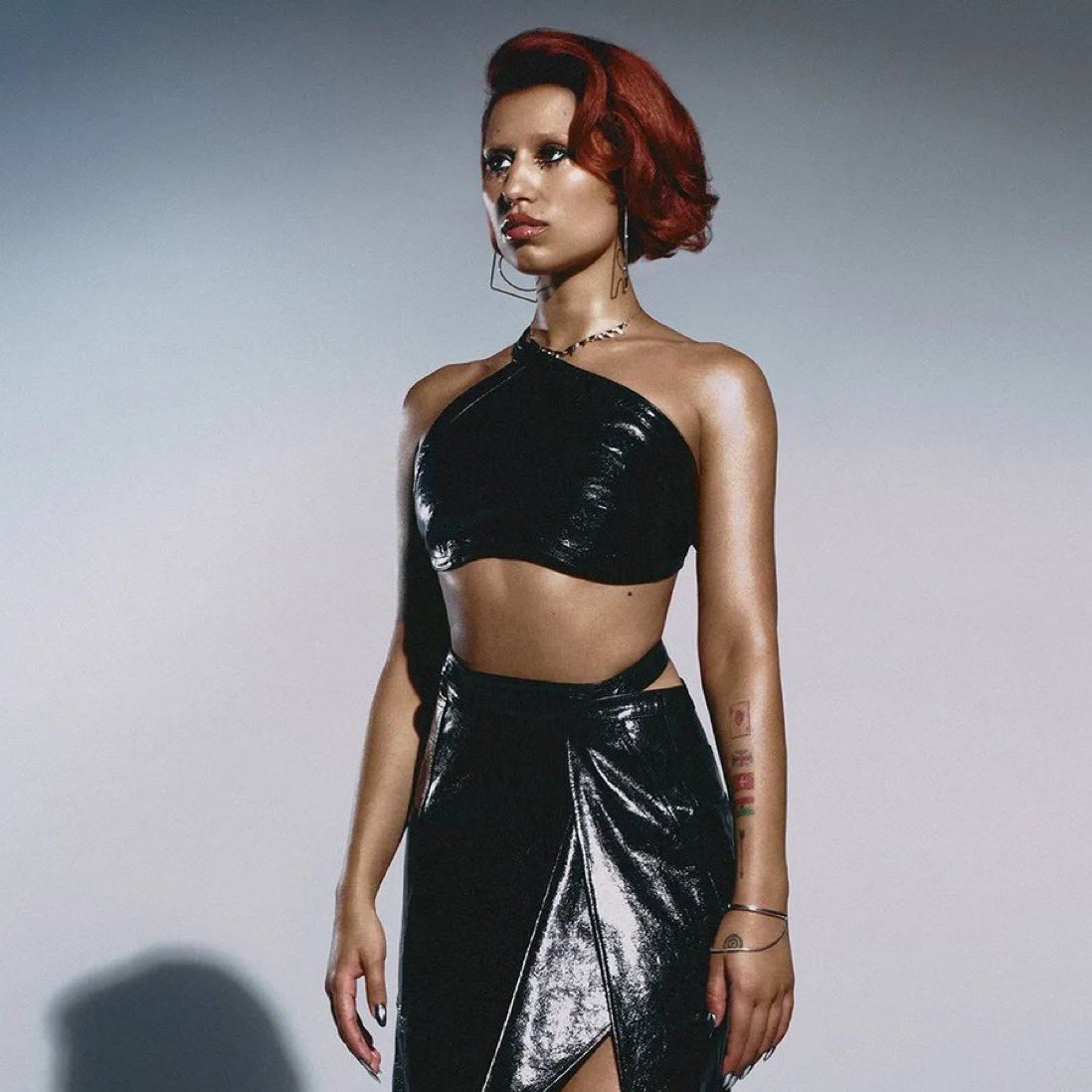 .@RAYE breaks the record for most wins in a single year in #BRITs history (6).