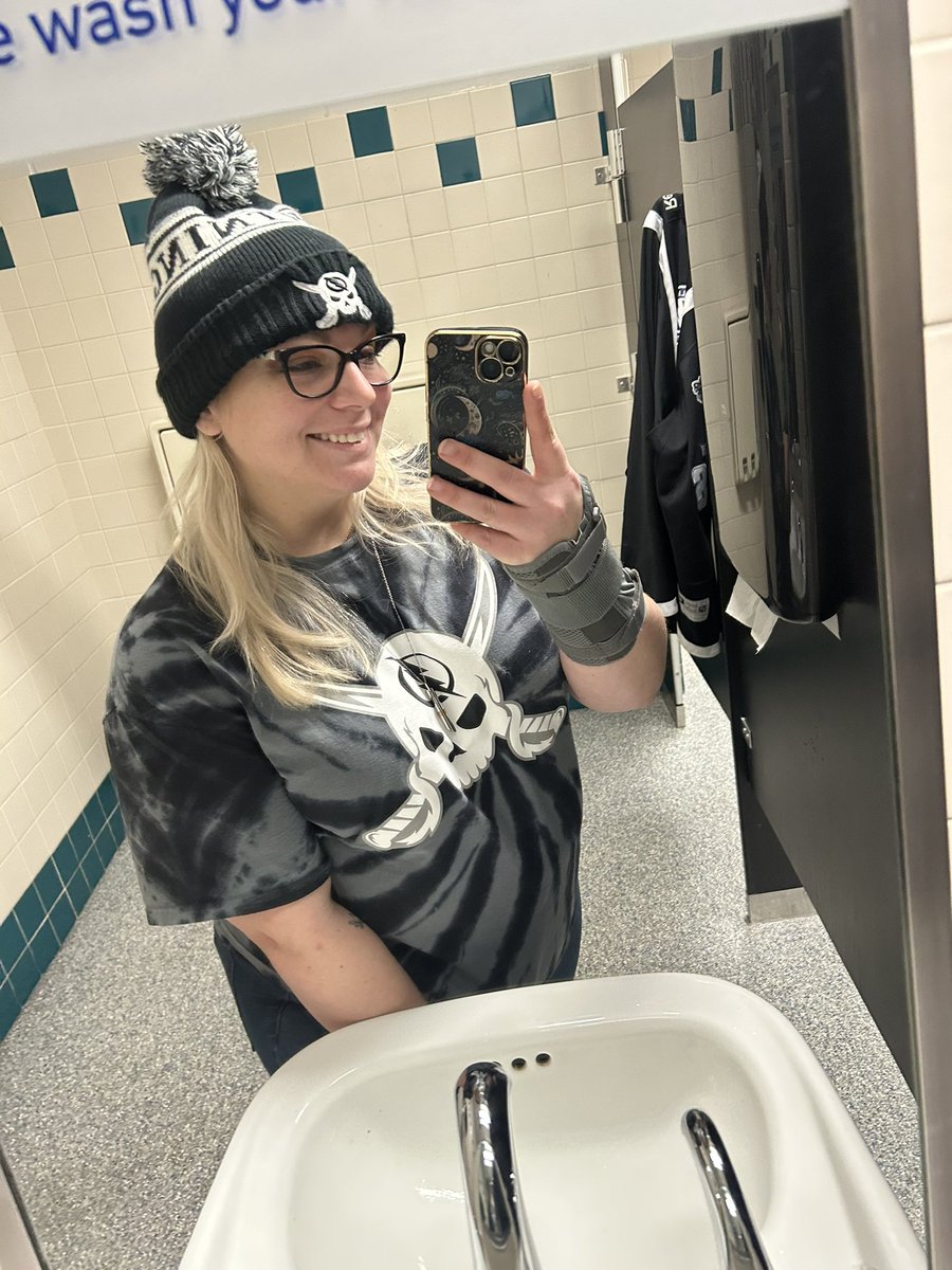 krismarie926's tweet image. We are HERE🏴‍☠️🏒💙⚡️ #GoBolts #BeTheThunder