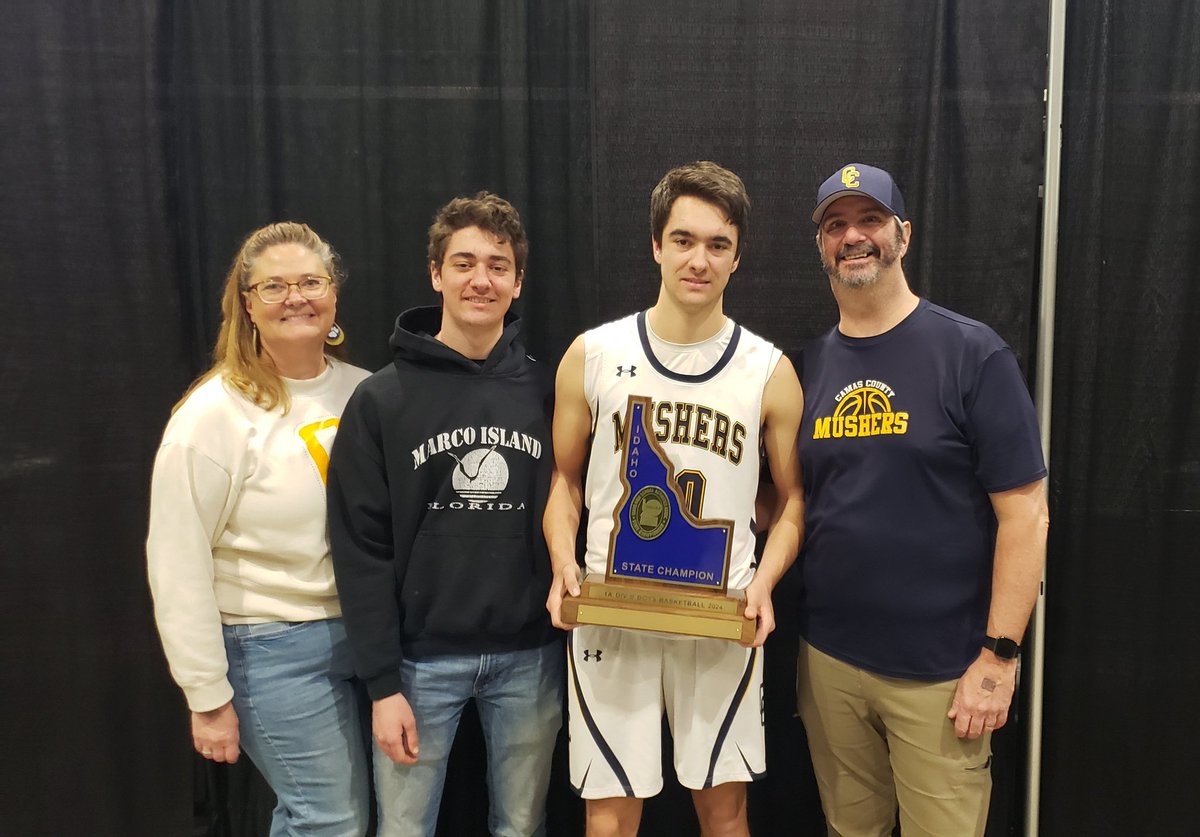 LesliePine's tweet photo. Camas County Mushers are 1AD2 State Basketball Champions!!! These boys have worked hard to accomplish this goal!!! Proud to be a Musher Mom. 💙💛🏀 https://t.co/6ApBrzKBUO