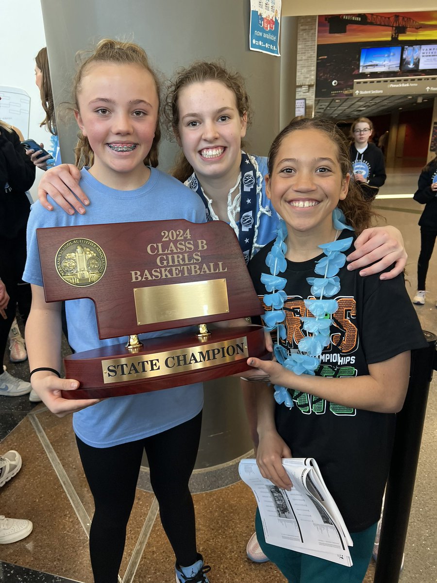 Dzuckweiler's tweet photo. The girls had so much fun watching @ElkNorthGBB grind out a close game to win their 4th State Title in a row!! 🥇🥇🥇🥇 #girlballers 🔥🏀 https://t.co/atzUxZrTBs