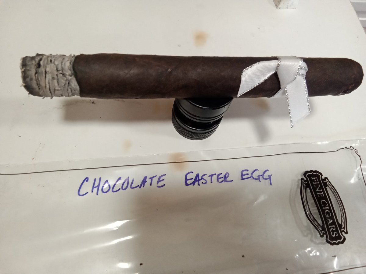 scfirekingzz's tweet photo. Next up on the @EzraZionCigars adventure bestowed upon me by T Ross is the Chocolate Easter Egg. https://t.co/47slF1LCk3