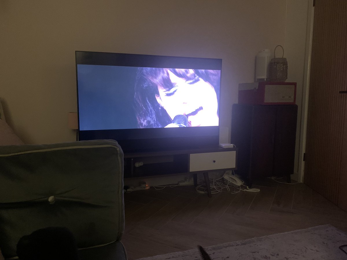 RealToneAston's tweet photo. @raye just watching you at RAH and you are killing me in such a good way. Your voice, lyrics and storytelling is like no other . Keep keeping it real , you are amazing . Anthony ( 43 ) 🎵🎤❤️ https://t.co/GgEGyrICvB