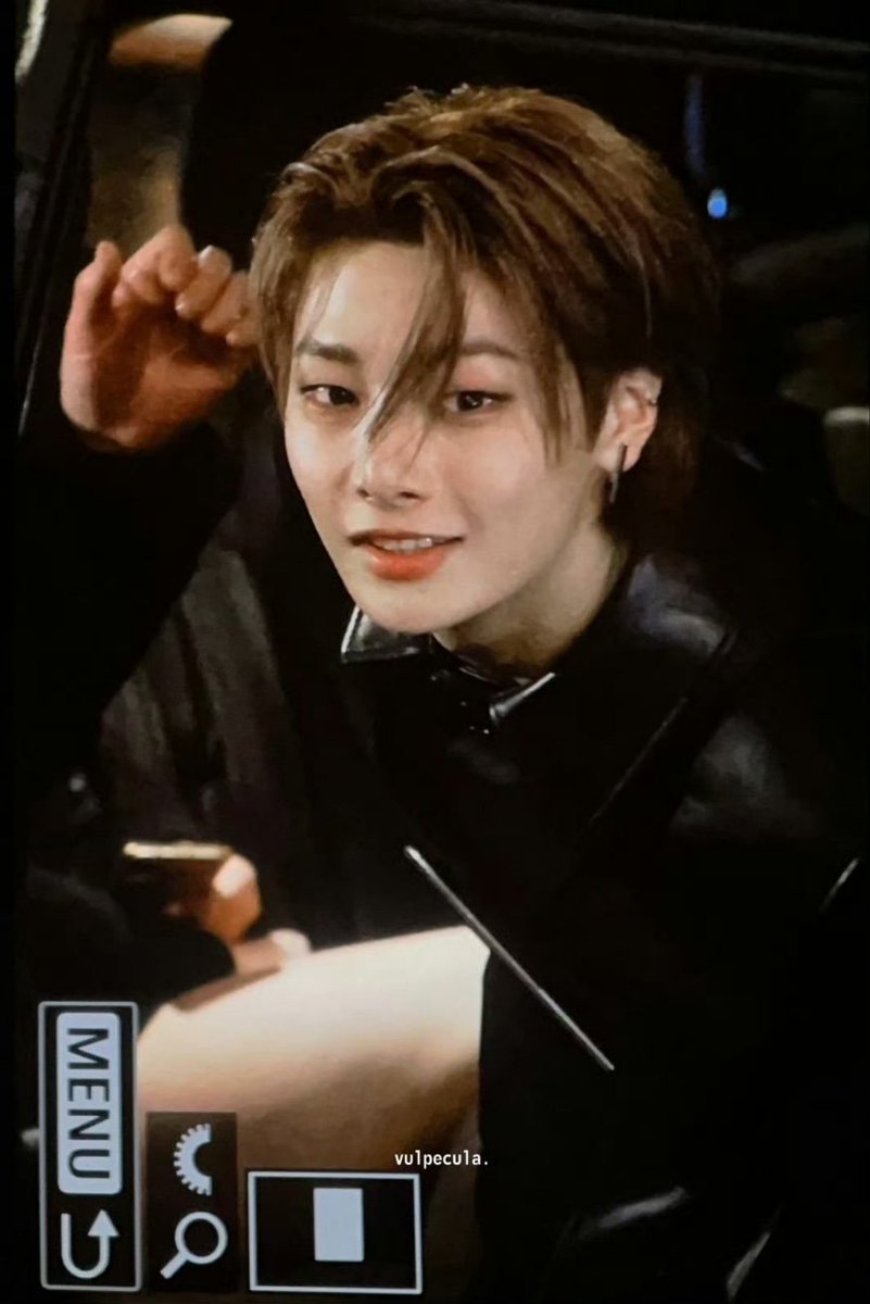 M2X_max's tweet photo. 🦊❤️‍🔥🦊Perfect I.N for McQueen!
I.N AT MCQUEEN PFW24
#I_NxMcQueenAW24
#I_NxALEXANDERMCQUEEN
#McQueenAW24
#ParisFashionWeek 
@McQueen @Stray_Kids https://t.co/mIoM3Xegu3