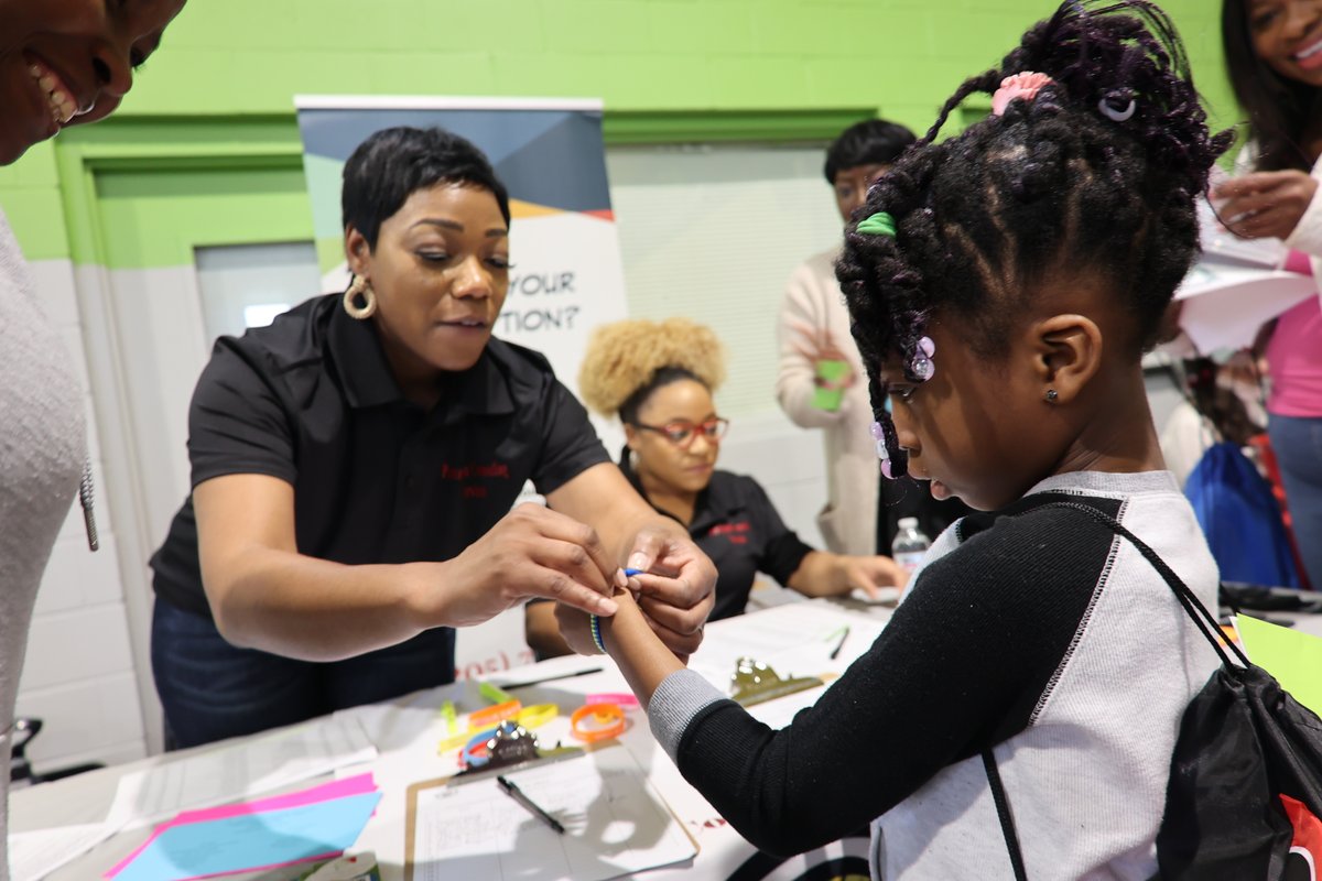 T🍏S Board of Ed (@tcsboardofed) on Twitter photo What a fun afternoon serving the community today!! So many great resources from incredible generous community partners!! <a href="/TCSNewHeights/">New Heights Community Resource Center</a> @TesneyDavis <a href="/MikeDaria/">Mike Daria</a> <a href="/tidecam/">Deron Cameron Ph.D</a> <a href="/wvua23/">WVUA 23</a> <a href="/bamaEMW/">Eric Wilson</a> #AmazingtotheCORE What a fun afternoon serving the community today!! So many great resources from incredible generous community partners!! <a href="/TCSNewHeights/">New Heights Community Resource Center</a> @TesneyDavis <a href="/MikeDaria/">Mike Daria</a> <a href="/tidecam/">Deron Cameron Ph.D</a> <a href="/wvua23/">WVUA 23</a> <a href="/bamaEMW/">Eric Wilson</a> #AmazingtotheCORE