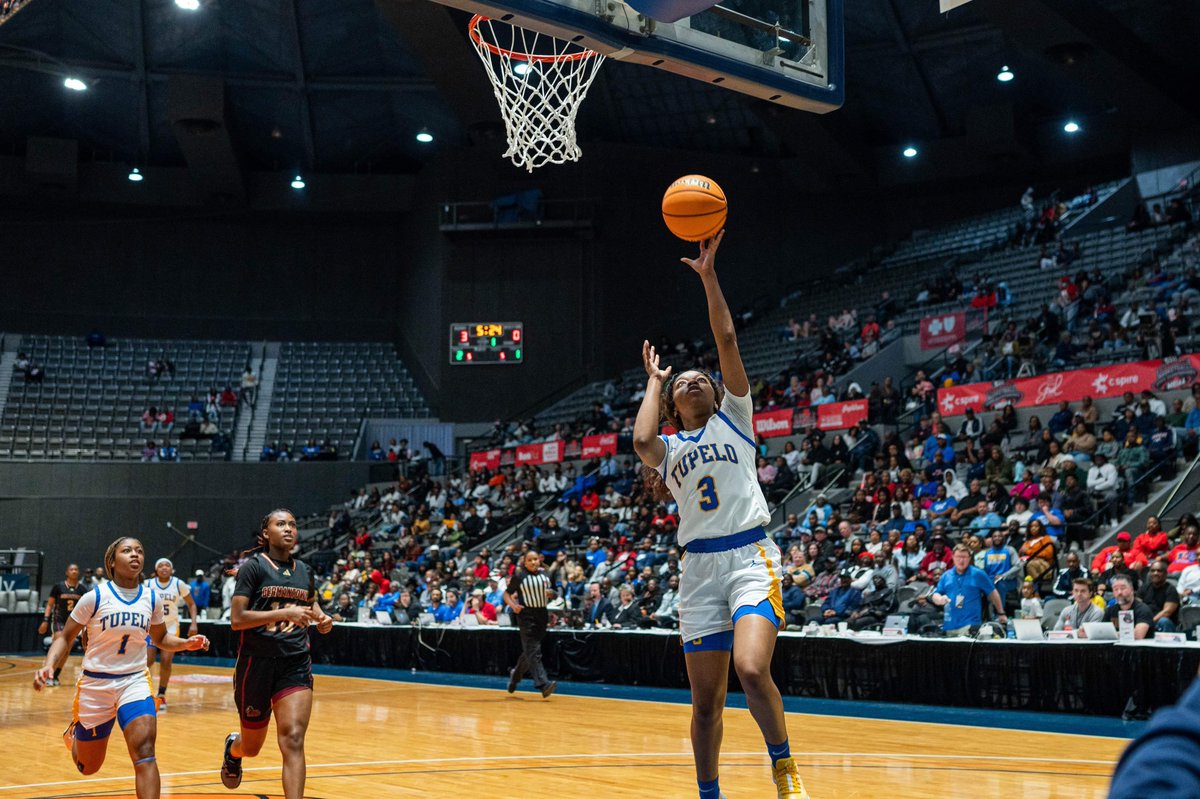 tupeloschools's tweet photo. Excellent opening half. Lady Wave goes into the break up 23-14. #TPSD #FloodWarning https://t.co/foncdhpr1l