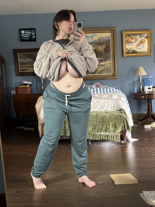 oops I packed all my hot girls clothes and they&rsquo;re already in Dallas https://t.co/wp3RcGq5t7