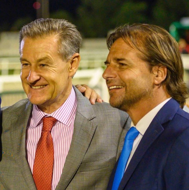 El Ministerio de Economía informó que ANTEL tuvo un déficit de 20 millones de dólares 

Cosse dejó a Antel con un superávit de 150 millones de dólares

Estos dos vagos lo hicieron posible