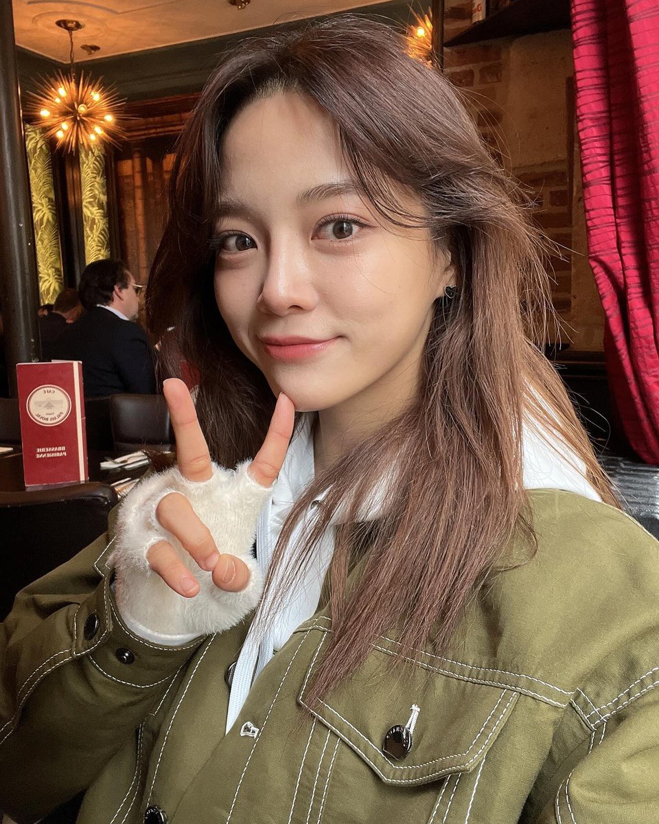 내가 세정이를 8년동안 쭉 덕질하는 이유
= 매번 노래나 얼굴로 나를 감탄하게 해서
그래서 항상 고마울뿐