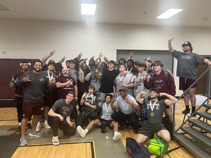 My first year to be on this great team of hard working guys! The Central Lions are the 2024 AAAA State Weightlifting Champions 🏋🏼🏆 Blessed to finish 6th in state for my class. Love my guys! @kelbodean @CoachUBrown @CoachBlackOLB @coachbelew14 @tballardqbcoach @CoachWiggs11…