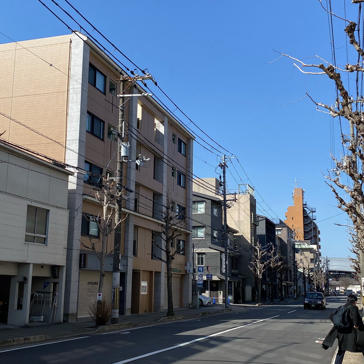 SShodou's tweet photo. 雲はどちらへ〜
ええ天気☀️

よし！cafeをOpenして
本日も楽しく、頑張るぞ💪

#cafegallery WAKU
#kyototrip
#二条駅
#ものづくり
#art https://t.co/NmBYSc03G0