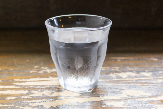 AquaH3o2's tweet image. だけど・、この水がどんなミラクルを僕らの石鹸に施すって言うんだろう・。僕は、まだまだ信じられない気持でいっぱいだ。
Y「先輩、h3O2って何なんです？」

K「そう来ると思ったわ。私もY先生にお話しを聞くまでは、全く訳がわからなかったもの。」

＊詳しくはnoteをご覧ください。