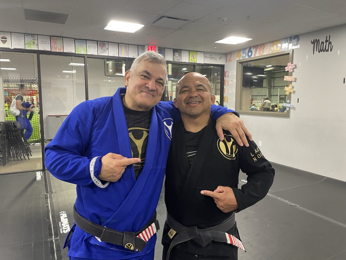 Parabéns pela transmissão casca grossa #ciganonocombate estou acompanhando aqui de Orlando onde moro e ministro aulas na academia do mestre #ricardoliborio oss!!! <a href="/RhoodesLima/">Rhoodes Lima</a> <a href="/AnaHissa/">Ana Hissa</a>  <a href="/DuduDantasMMA/">Dudu Dantas</a> esse evento é a cara do <a href="/wandfc/">Wanderlei Silva</a> concordam???