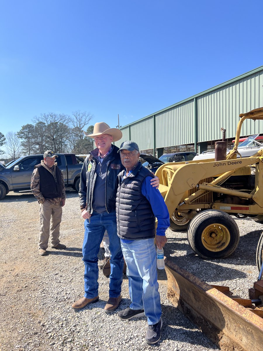 Good day at the auction... these good folks ain't buying what Roger Wicker is selling...  Burton4ussenate.com