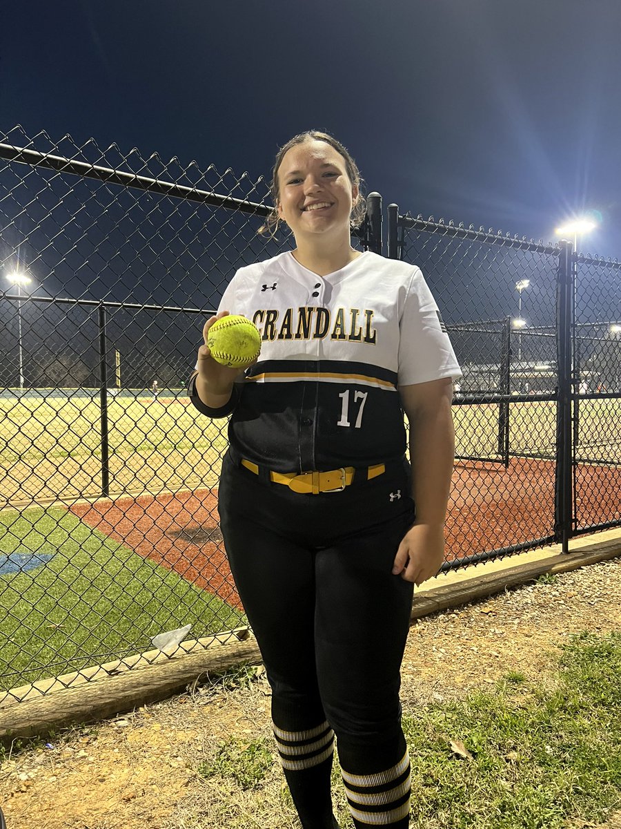 <a href="/raylee_mask/">Raylee Mask</a> with a solo! 🥎