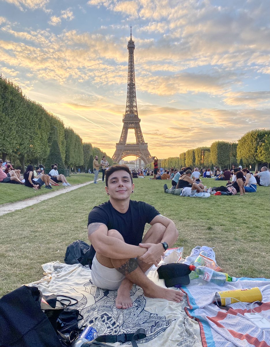 DiverCityMx's tweet photo. "El mundo se ve diferente cuando viajas con tu mejor amigo, juntos siempre más que amigos. 💜✈️ #ViajarConTú #AmistadInquebrantable"
Travel away!  ✈️🚉🚢 

#ChicosEnLaRed #Travel #GayFriendly 
#gaytravel #viajesgay #turismogay #vacacionesgay #lgbttravel
#viaj https://t.co/jpC683Bx3x