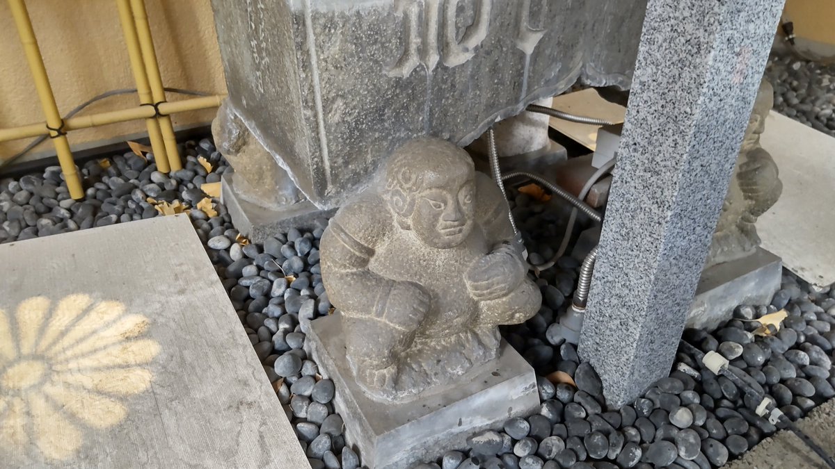 昨日参拝してきた菊名神社ですが、御朱印の種類が豊富！
期間限定の雛祭りの御朱印は、「今日２日だけどいただけますか。」と確認したら、「大丈夫です、むしろ明日だと無くなります。」とのお話でした。
あと、がまんさまが有名で日髙麻鈴さんの開運を願ってきました。