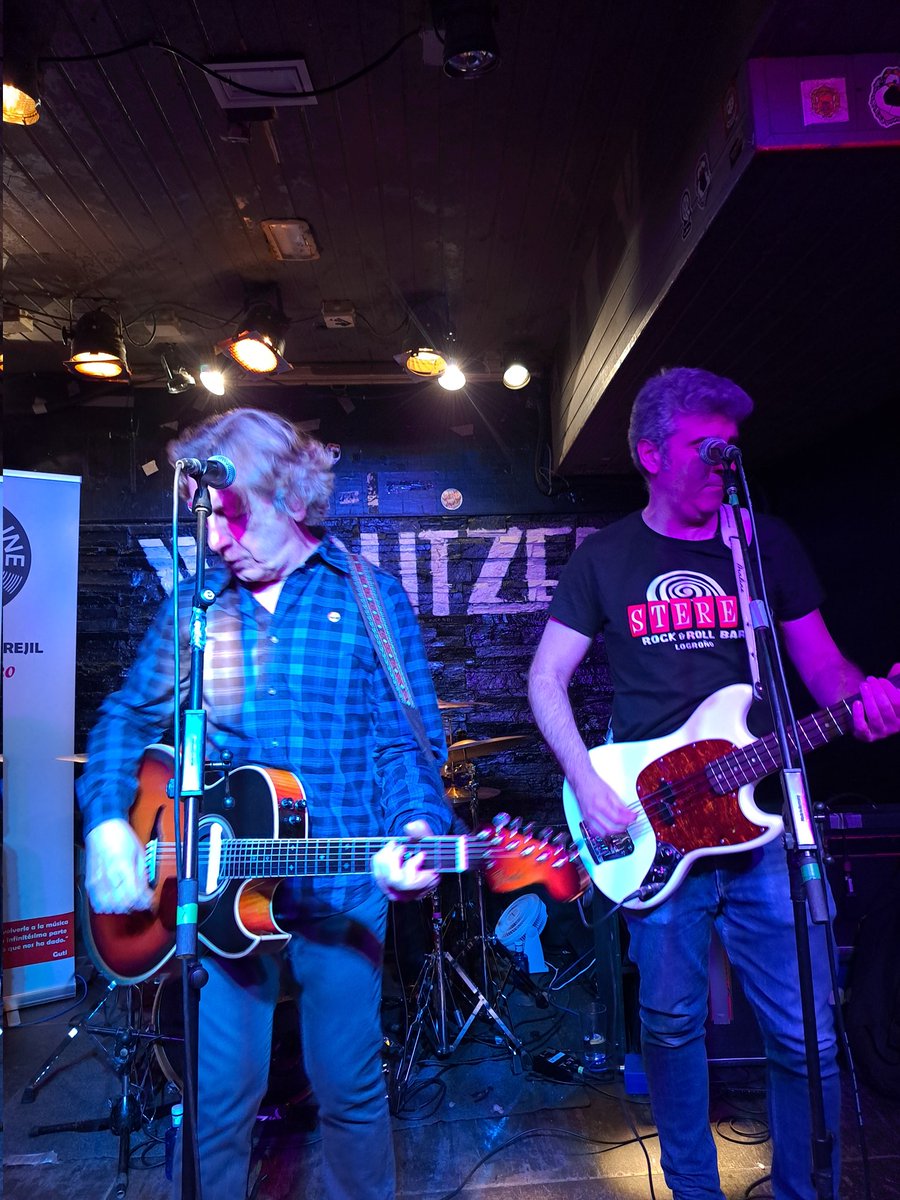 Estupenda fiesta de <a href="/rblainerecords/">Rick Blaine Records</a> en <a href="/wurlitzerballro/">Wurlitzer Ballroom</a> con actuaciones de Francisco Nixon, Parade, Star Trip y Mamá.