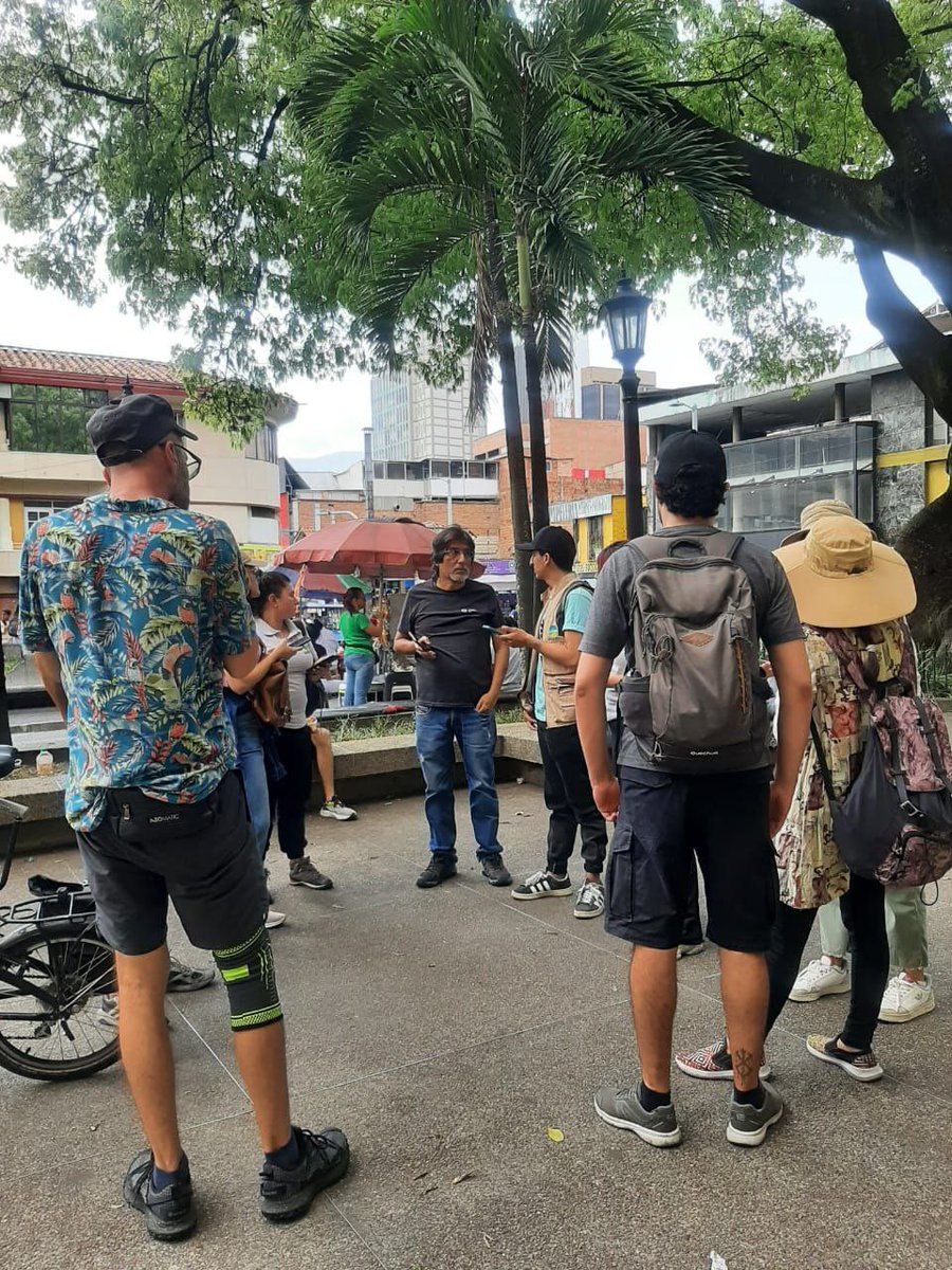 MapHubLAC's tweet image. Desde Medellín, Colombia 🇨🇴 seguimos compartiendo el mapeo de árboles urbanos que se realiza en el marco del #OpenDataDay. 🖥️🌳