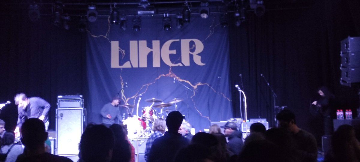 Pasada bat <a href="/Liherband/">Liher</a>.
Astrabuduara bueltan irribarrea aurpegian zintzilik.
Halakoengaitik merezi du musikak.
Erraldoiak zarete. Maite zaituztegu.

LASTER ARTE!

[Gaurkoan argazki/bideorik ez, soilik kontzertu aurrekoa ta nini ta burmuinean betirako eramango ditudanak 😍♥️🤘] esa