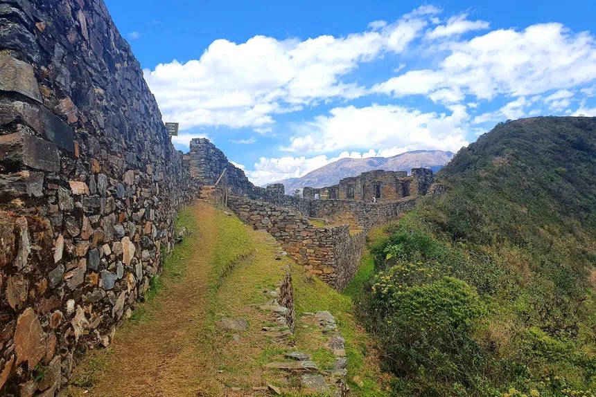CuriousInkCo's tweet photo. ๐๏ธ Discover the hidden gem of the Andes! Choquequirao, the sister city of Machu Picchu, awaits those who dare to trek off the beaten path. Majestic ruins, breathtaking views, and a journey through history. #Choquequirao #HiddenIncaCity #AndeanAdventure https://t.co/SsMRU7tRHW