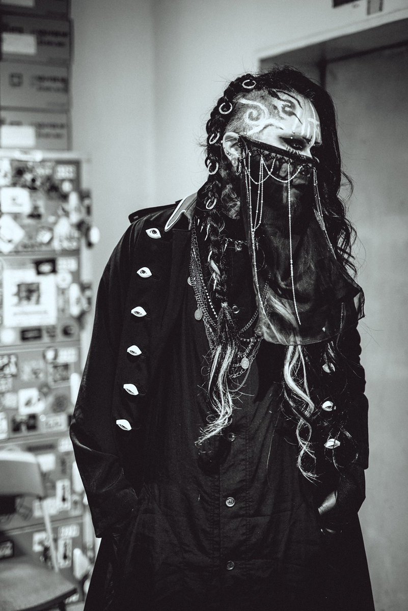 #イラストと描いた人 