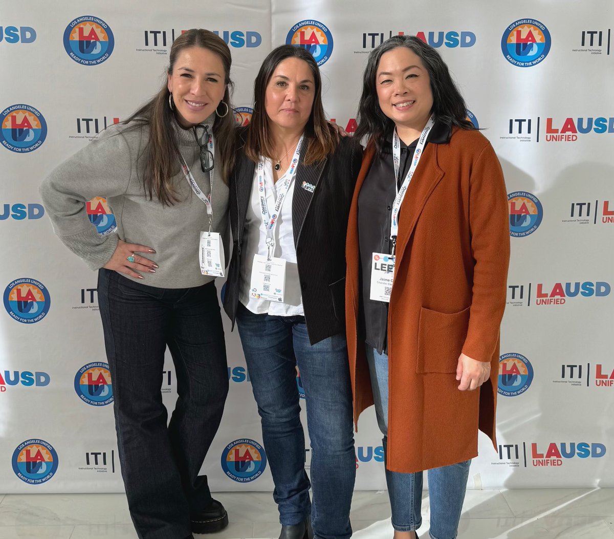 MariaYniguez's tweet image. #LEETS24 PM sessions @BookCreatorApp and Apple Freeform. Then... I danced w/ @SMMendoza123 &amp;amp; met @JenWilliamsEdu. 🤩 both inspiring  us to #TakeAction by design. Got my personal copy of Teach Boldly signed. LEETS bag also had a copy, Thanks!  @ChandlerLAUSD 
#TeachSDGs