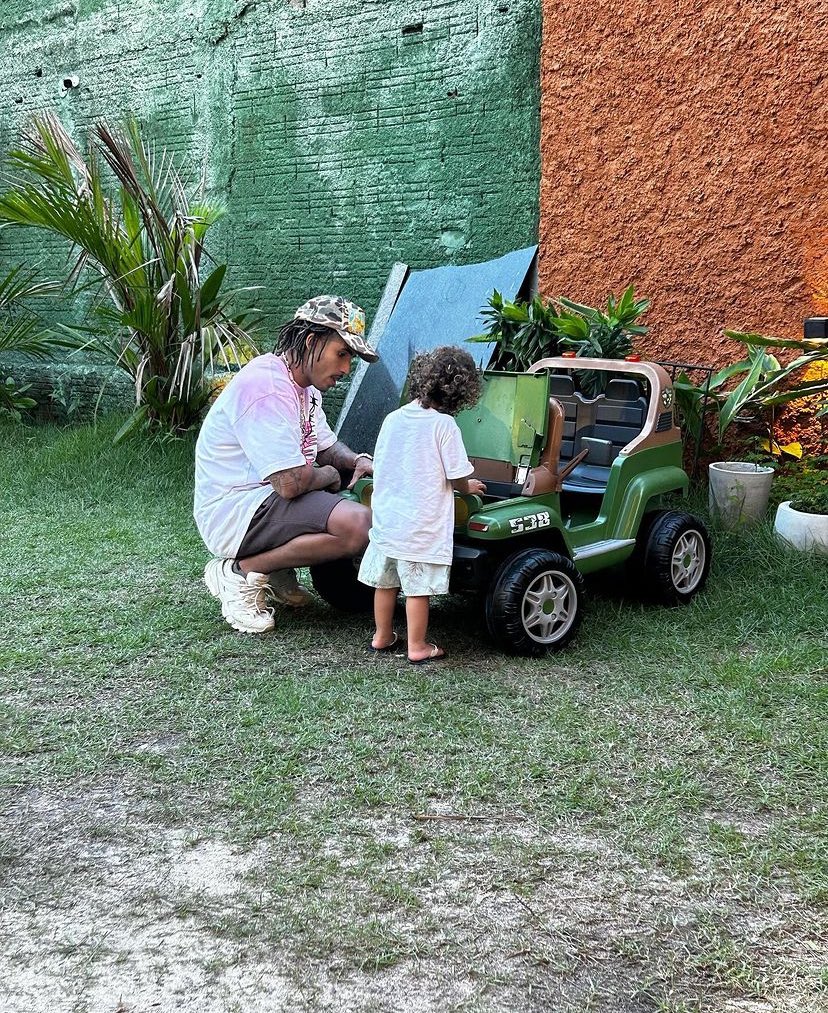 Os cachinhos e o chinelinho sempre me pegam muito 🥹🤏🏻