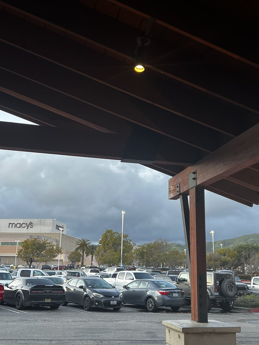 JessicaGuantes's tweet photo. Beautiful gray clouds. #grayclouds https://t.co/FMHL58WNYS