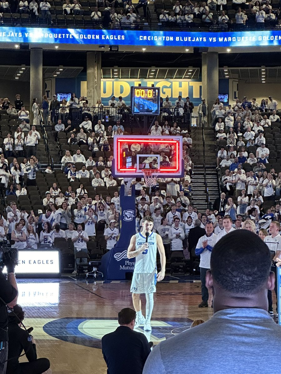 TheLetItFlyShow's tweet photo. Congrats Fran! Love and respect from us! Fans get to know this incredible man and his story here 👉🏽👉🏽👉🏽 https://t.co/7WyFO2XkFS
#GoJay #Creighton https://t.co/lX2xcOgzZL