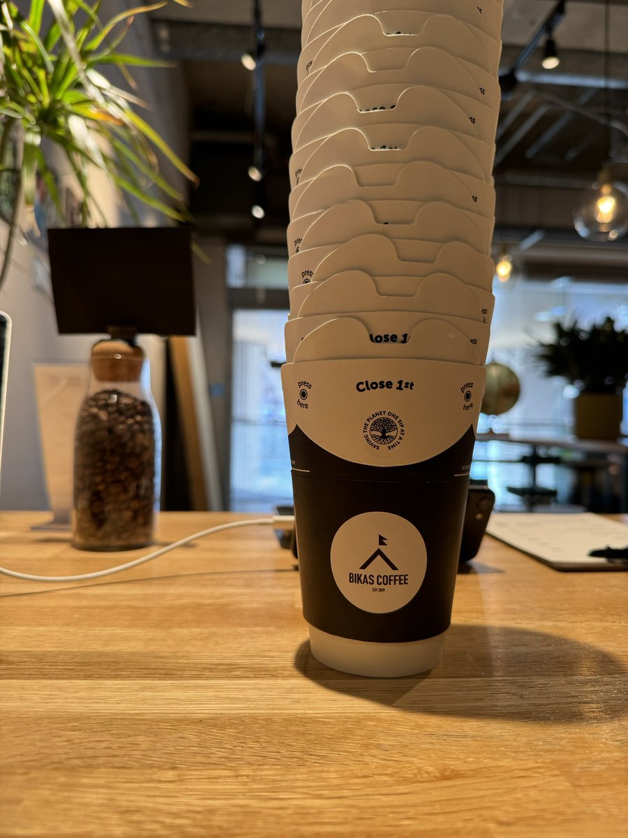 今日の江戸川橋は快晴☀️
帰国後、初のお店番です！（実は先週までネパール行ってました🇳🇵）