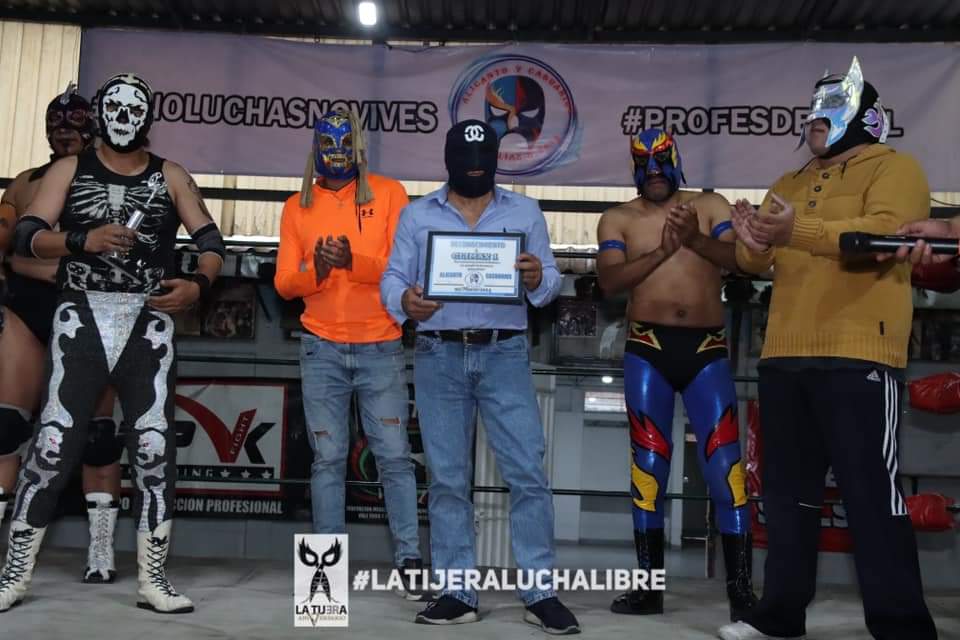 LaTijeraLucha's tweet photo. La lucha súper estelar por la #CopaClimaxI por parte #GymElias2000 en una batalla campal es para #Kadaverico quien remo contra corriente y regresando un faul logró llevar al conteo de 3 a #Calcifer donde quedaron eliminados #CesarElIndio #CriaturaAzteca, #Casuarius, #Alicanto... https://t.co/NQzvO6c00A