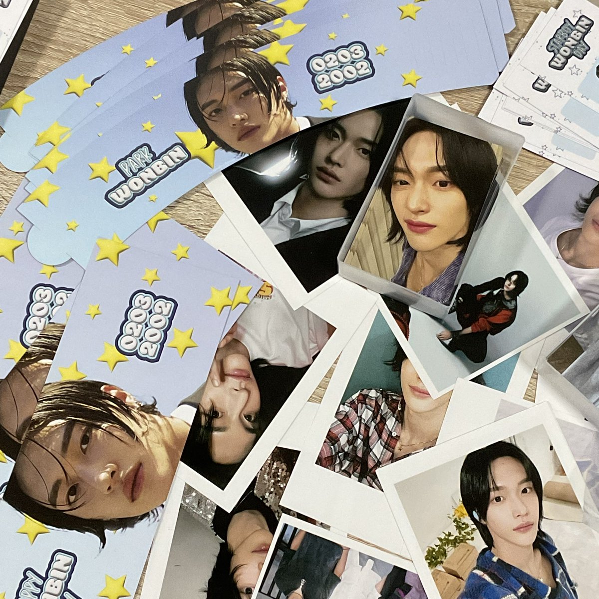 rubyleo17's tweet photo. hello everyone! i’ll go to #ToAllTheMarchBoys around 1-2PM. as a representative of #StarboyWonbinDayinKL crew i’ll distribute these leftover freebies during that session. anyone who didn’t get a chance to visit us yesterday can claim a set of this freebies today !! https://t.co/7EikXDK8OR