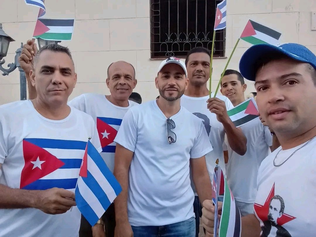 Trabajadores de la Dirección General de Educación en Granma, se unieron este sábado al reclamo del cese del genocidio contra nuestro hermano pueblo de Palestina.
#CubaPorLaPaz #FreePalestine #EducaciónGranma #CubaMined
📷 Tomadas de la red
<a href="/ortiz_uriarte/">Manuel Abelardo Ortiz Uriarte</a> <a href="/btan0987/">Naima Ariatne Trujillo</a> <a href="/CubaMined/">MINED</a>