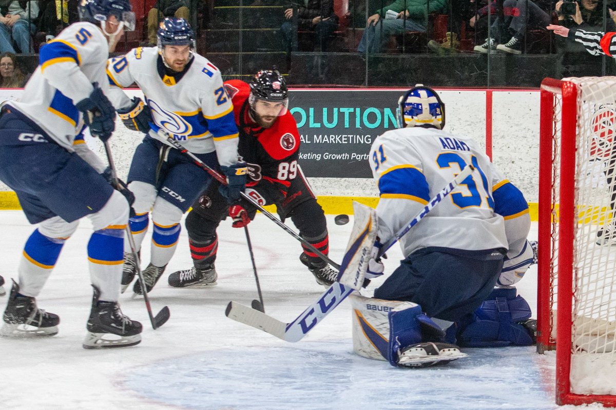 legern_'s tweet photo. @aigles_hockey @aiglesbleus 1 @UNBAthletics 3 hockey masculin @AUS_SUA samedi soir à Fredericton. But de Denis Toner en 1re période. 2e joute mardi soir de la finale 2 de 3. https://t.co/7gpdV51n7Q