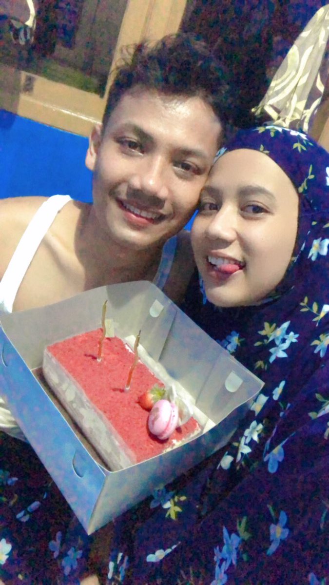 CitraHN's tweet photo. Alhamdulillah tambah usia tahun ini bareng suami🫣🥰, walau suami pake singlet 🤭 tpi makasih yaa effort ❤️ love you✨❤️💚💛🩵💙💜🖤🩶🤍🤎💕💞💖 https://t.co/7DjGO0oZFO