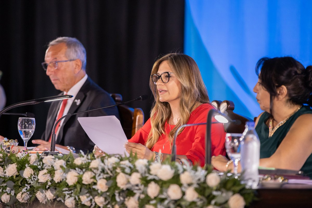 TeresitaMadera's tweet photo. Dimos apertura al 139° Período de Sesiones Ordinarias de nuestra @LegislaturaLR donde tuvimos el honor de recibir al gobernador @QuintelaRicardo para brindar su discurso reafirmando el compromiso de trabajar firmemente en defensa del pueblo riojano; defender el desarrollo, el progreso y los puestos de trabajo de cada familia.

Un gobernador que sin dudas, seguirá conduciendo nuestra provincia guiado por la justicia social, la paz y el consenso; con una mirada federal.

Además, diputados y diputadas, por mayoría aprobaron a @ClaudioRuizCH y @terelunalarioja como Vicepresidente primero y segunda, que sea una gran gestión.