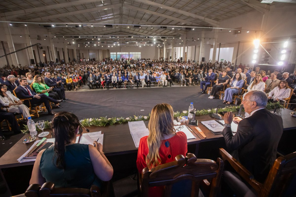TeresitaMadera's tweet photo. Dimos apertura al 139° Período de Sesiones Ordinarias de nuestra @LegislaturaLR donde tuvimos el honor de recibir al gobernador @QuintelaRicardo para brindar su discurso reafirmando el compromiso de trabajar firmemente en defensa del pueblo riojano; defender el desarrollo, el progreso y los puestos de trabajo de cada familia.

Un gobernador que sin dudas, seguirá conduciendo nuestra provincia guiado por la justicia social, la paz y el consenso; con una mirada federal.

Además, diputados y diputadas, por mayoría aprobaron a @ClaudioRuizCH y @terelunalarioja como Vicepresidente primero y segunda, que sea una gran gestión.