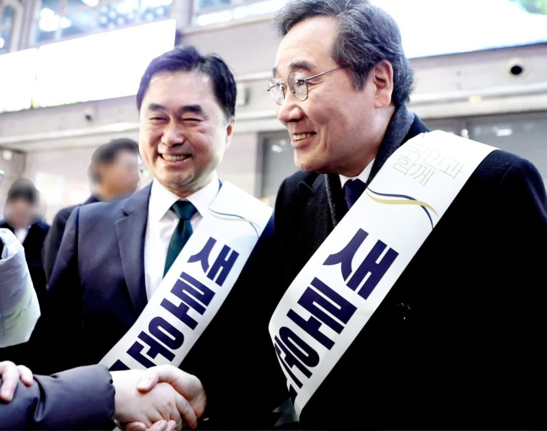 살얼음판 걷는 이낙연 대표 김종민 대표 생각하며 당 지도부 믿고 좀 지켜보면 어떨까요
의원들 합류 절실하고
우리에게 지지율 오를 기회죠
기다려봅시다🩵