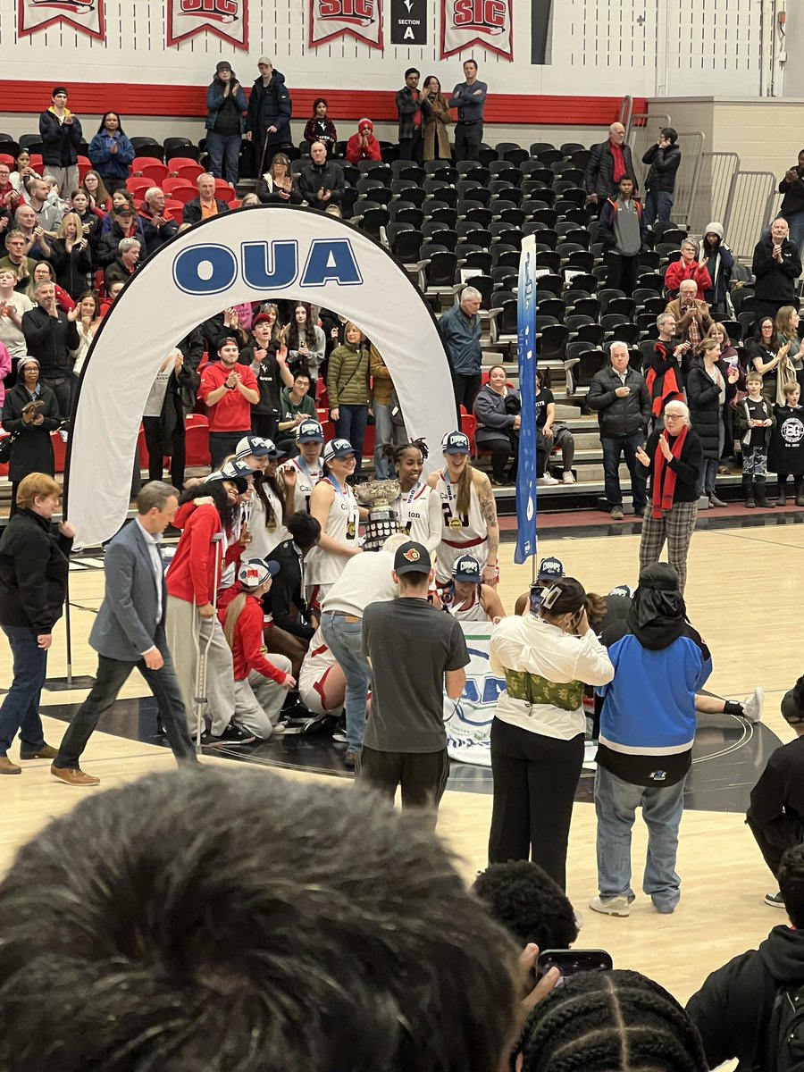 lisawallace29's tweet image. Congrats to @CURavens women’s B-ball team! Ontario champs and head to nationals looking to defend its title!! Great to see a packed Ravens Nest! #ouasports