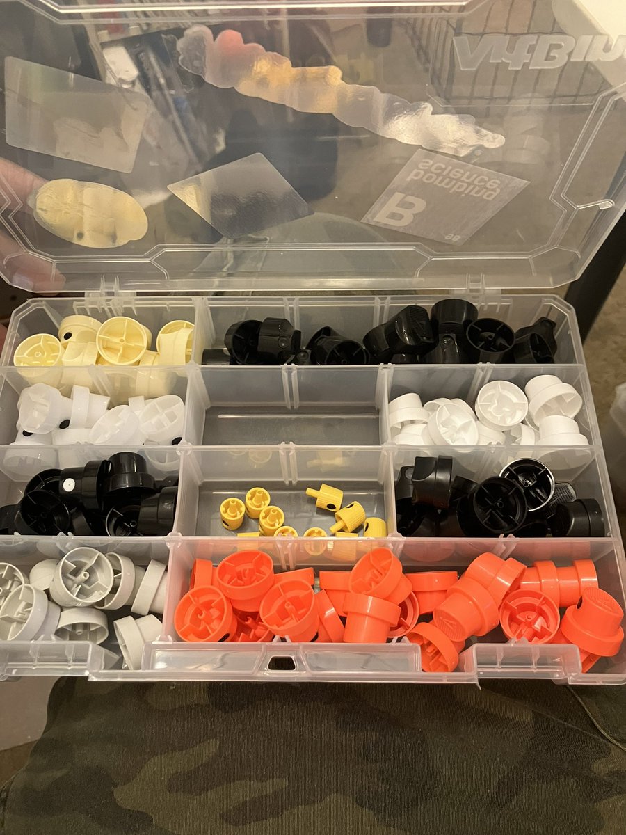 K_phillips9936's tweet photo. It’s the little things that bring a smile to my face. Found this lovely bin at Hobby Lobby for my spray cap resupply and it’s perfect! #artbin #spraycaps #thelittlethings #artlife https://t.co/mDQ0tfRsgB