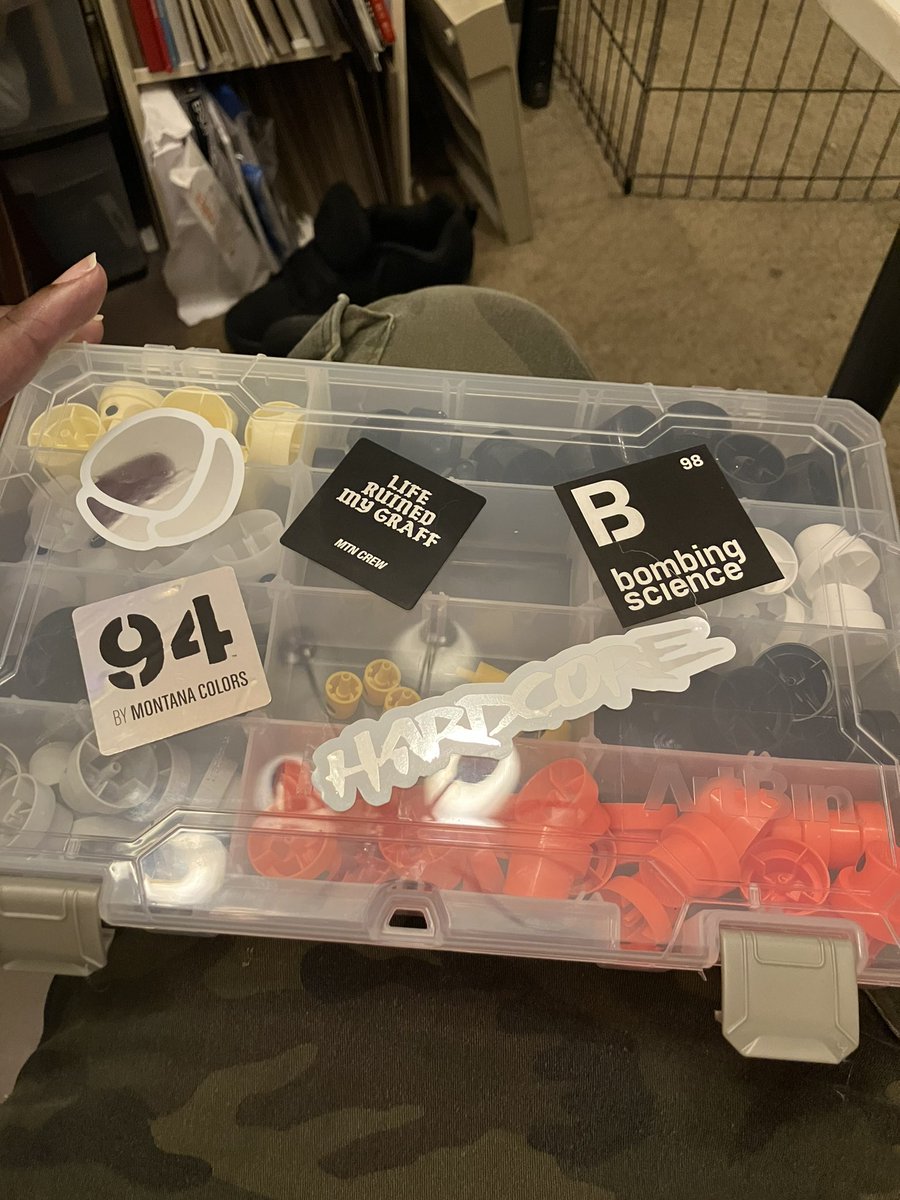K_phillips9936's tweet photo. It’s the little things that bring a smile to my face. Found this lovely bin at Hobby Lobby for my spray cap resupply and it’s perfect! #artbin #spraycaps #thelittlethings #artlife https://t.co/mDQ0tfRsgB