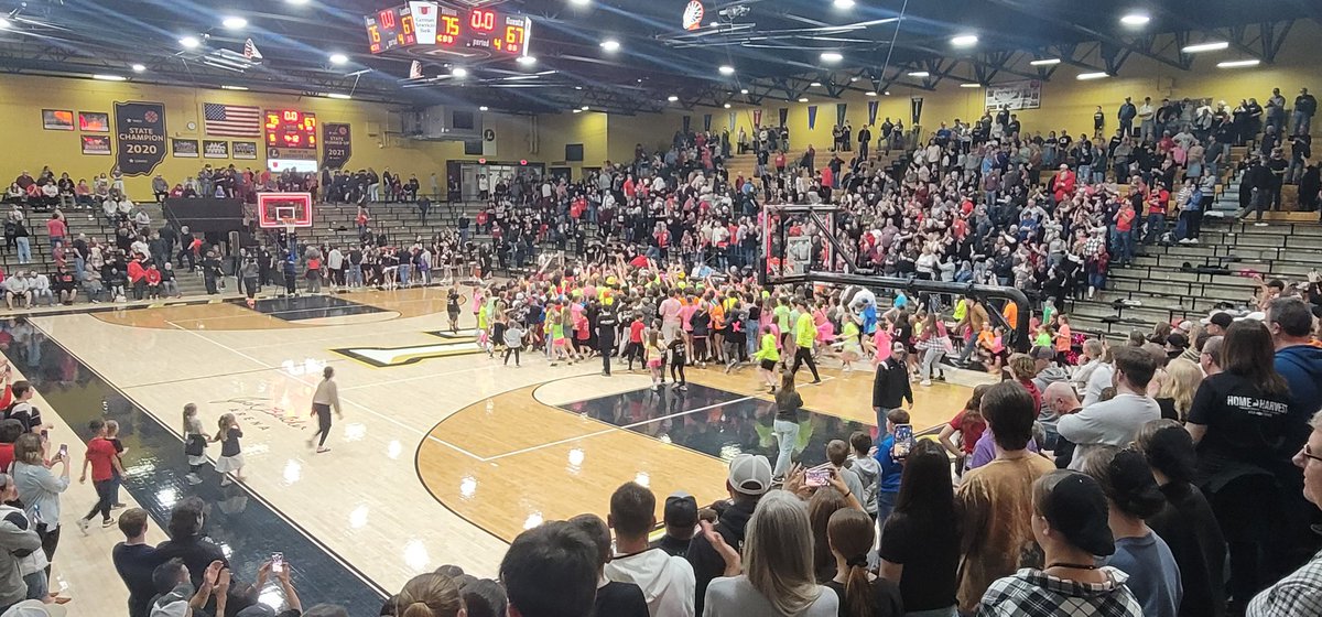 Ericmmiller83's tweet photo. Congrats to @brvbasketball on a hard fought sectional championship! Love it for these players and students. A night they will never forget! https://t.co/xPwgB02mxO