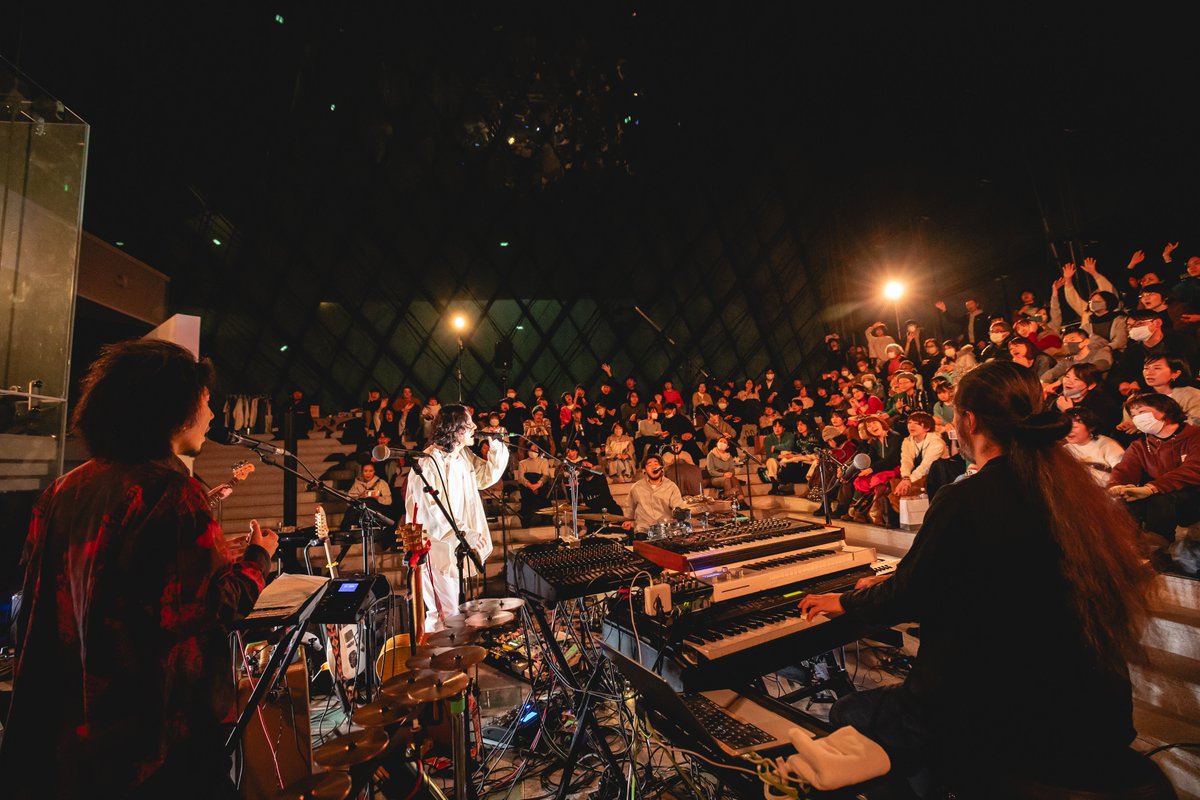 ROTHBARTBARON's tweet photo. ROTH BART BARON
"8" TOUR in Sapporo, Hokkaido
Live at Moerenuma Park Glass Pyramid
MAR 2, 2024
photo: ヤリミズユウスケ
#rothbartbaron #8tour https://t.co/y7ooOjTq93