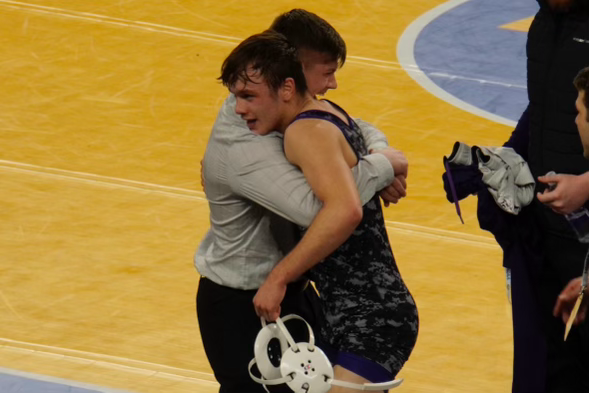 Freshman Phenom Sonny Amato Grapples to Glory: Takes Home 144 Pound Title njathletics.net/blogs/news/fre…